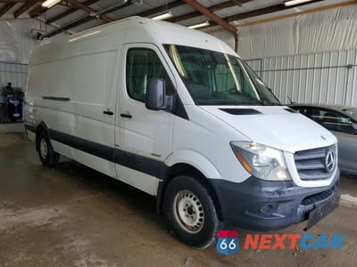 Czwarte zdjęcie samochodu z boku: 2014 MERCEDES-BENZ SPRINTER 2500 DELIVERY VAN VIN:WD3PE8DE4E5897381 - miniatura