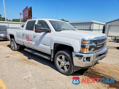 Czwarte zdjęcie samochodu z boku: 2017 CHEVROLET SILVERADO K2500 HEAVY DUTY LT VIN:1GC1KVEG0HF172796 - miniatura
