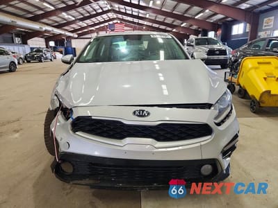 Piąte zdjęcie samochodu w środku: 2019 KIA FORTE LXS VIN:3KPF24ADXKE006122 - miniatura