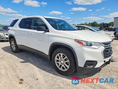 Czwarte zdjęcie samochodu z boku: 2019 CHEVROLET TRAVERSE LS VIN:1GNEVFKW4KJ294342 - miniatura
