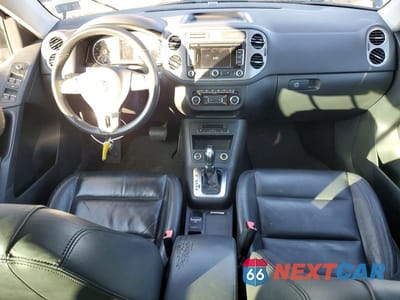 Zdjęcie 8 z 13 samochodu: 2011 VOLKSWAGEN TIGUAN S VIN:WVGAV7AX1BW550801 - miniatura