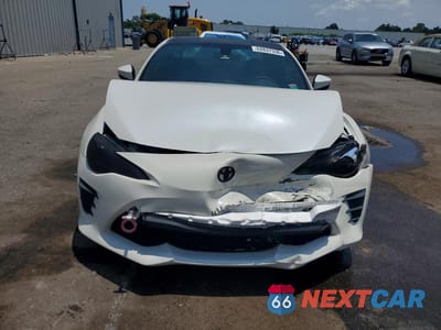 Piąte zdjęcie samochodu w środku: 2019 TOYOTA 86 BASE VIN:JF1ZNAA10K8702352 - miniatura