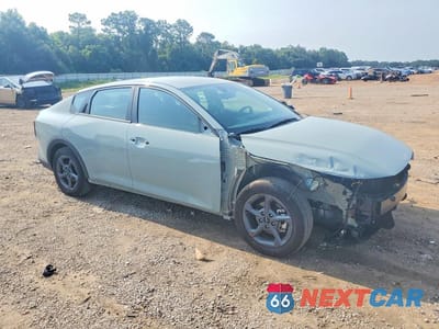 Czwarte zdjęcie samochodu z boku: 2026 KIA K4 LXS VIN:3KPFT4DE6TE253379 - miniatura