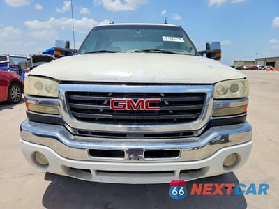 Piąte zdjęcie samochodu w środku: 2004 GMC SIERRA K2500 HEAVY DUTY VIN:1GTHK23174F115923 - miniatura