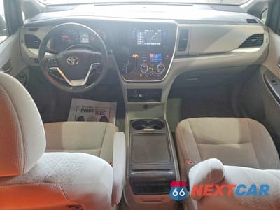 Zdjęcie 8 z 14 samochodu: 2017 TOYOTA SIENNA LE VIN:5TDKZ3DC7HS776722 - miniatura