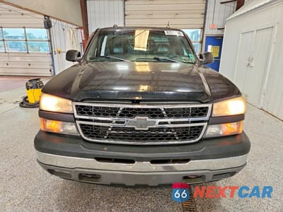 Piąte zdjęcie samochodu w środku: 2005 CHEVROLET SILVERADO K1500 VIN:1GCEK19B35E240163 - miniatura