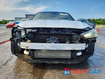 Piąte zdjęcie samochodu w środku: 2019 GENESIS G70 2.0T ADVANCED VIN:KMTG44LA6KU040160 - miniatura