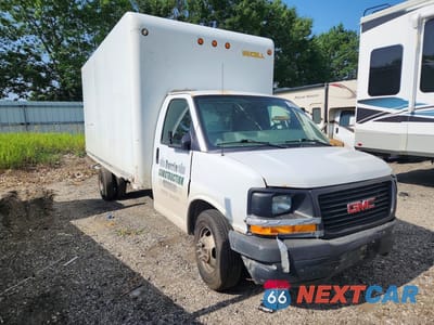 Czwarte zdjęcie samochodu z boku: 2017 GMC SAVANA BOX TRUCK VIN:1GD37TCG7H1157674 - miniatura
