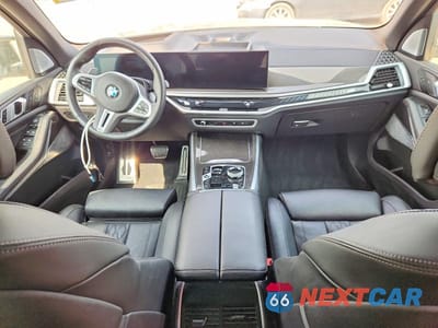 Zdjęcie 8 z 14 samochodu: 2026 BMW X5 M60I VIN:5UX33EU08T9271429 - miniatura