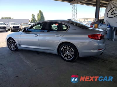 Drugie zdjęcie samochodu z przodu: 2019 BMW 530E VIN:WBAJA9C51KB254768 - miniatura