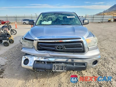 Piąte zdjęcie samochodu w środku: 2010 TOYOTA TUNDRA CREWMAX SR5 VIN:5TFDY5F14AX125695 - miniatura