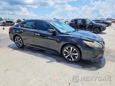Czwarte zdjęcie samochodu z boku: 2017 NISSAN ALTIMA 2.5 SR VIN:1N4AL3AP4HC123731 - miniatura