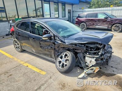 Czwarte zdjęcie samochodu z boku: 2013 FORD FOCUS SE VIN:1FADP3K22DL259838 - miniatura