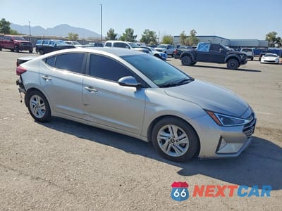 Czwarte zdjęcie samochodu z boku: 2020 HYUNDAI ELANTRA SEL VIN:5NPD84LF9LH572922 - miniatura