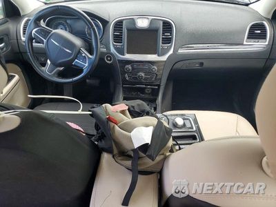 Zdjęcie 8 z 13 samochodu: 2016 CHRYSLER 300 LIMITED VIN:2C3CCAAGXGH152089 - miniatura