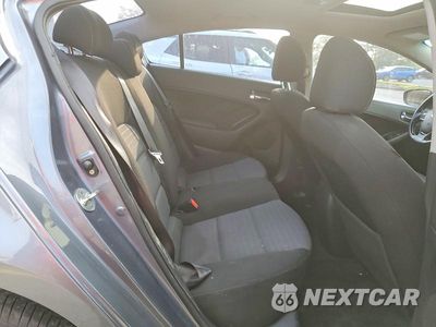 Zdjęcie 10 z 13 samochodu: 2018 KIA FORTE S VIN:3KPFL4A73JE180720 - miniatura