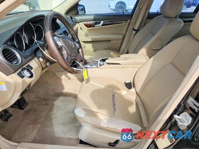 Zdjęcie 7 z 12 samochodu: 2013 MERCEDES-BENZ C 250 VIN:WDDGF4HB3DR270535 - miniatura