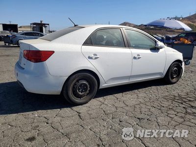 Trzecie zdjęcie samochodu z tyłu: 2010 KIA FORTE EX VIN:KNAFU4A20A5295494 - miniatura