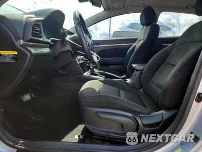 Zdjęcie 7 z 13 samochodu: 2019 HYUNDAI ELANTRA VALUE EDITION VIN:5NPD84LF6KH414682 - miniatura