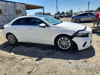Czwarte zdjęcie samochodu z boku: 2019 MERCEDES-BENZ A 220 VIN:WDD3G4EBXKW017789 - miniatura