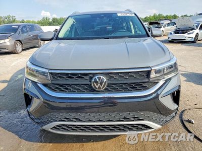 Piąte zdjęcie samochodu w środku: 2022 VOLKSWAGEN TAOS SE VIN:3VVYX7B2XNM090737 - miniatura