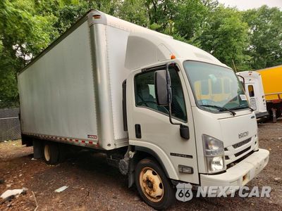 Czwarte zdjęcie samochodu z boku: 2016 ISUZU NPR HD DELIVERY TRUCK VIN:54DC4W1C5GS806682 - miniatura