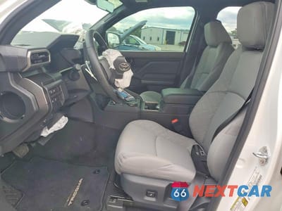 Zdjęcie 7 z 12 samochodu: 2026 TOYOTA TACOMA SR5 VIN:3TMLB5JN0TM264383 - miniatura