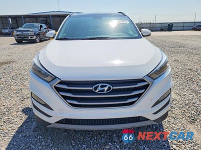 Piąte zdjęcie samochodu w środku: 2017 HYUNDAI TUCSON VALUE VIN:KM8J3CA2XHU570519 - miniatura