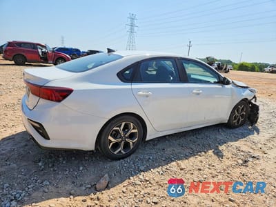 Trzecie zdjęcie samochodu z tyłu: 2019 KIA FORTE LXS VIN:3KPF24ADXKE069415 - miniatura