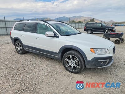 Czwarte zdjęcie samochodu z boku: 2015 VOLVO XC70 T6 PREMIER VIN:YV4902NBXF1199443 - miniatura