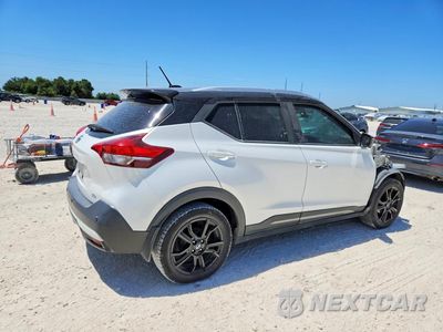 Trzecie zdjęcie samochodu z tyłu: 2020 NISSAN KICKS SR VIN:3N1CP5DV1LL498442 - miniatura