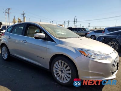 Czwarte zdjęcie samochodu z boku: 2016 FORD FOCUS BEV VIN:1FADP3R45GL380018 - miniatura