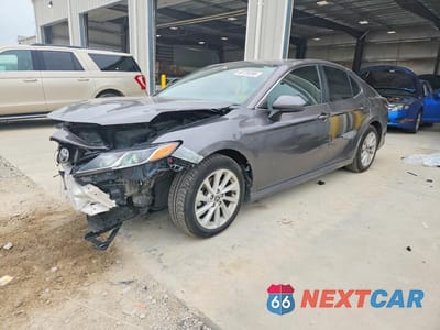 2021 TOYOTA CAMRY LE 4T1C11AK8MU473929 - główne zdjęcie licytacji z USA - miniatura