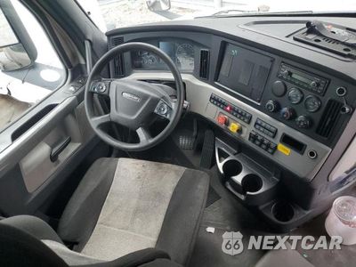 Piąte zdjęcie samochodu w środku: 2019 FREIGHTLINER CASCADIA 126 SEMI TRUCK VIN:3AKJHHDR7KSKB5289 - miniatura