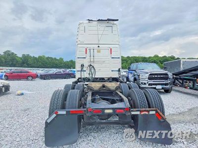 Zdjęcie 6 z 14 samochodu: 2016 VOLVO VNL SEMI TRUCK VIN:4V4NC9EH6GN938778 - miniatura