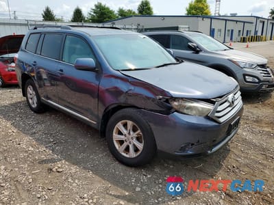 Czwarte zdjęcie samochodu z boku: 2012 TOYOTA HIGHLANDER BASE VIN:5TDBK3EH1CS131166 - miniatura