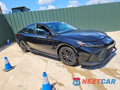 Czwarte zdjęcie samochodu z boku: 2025 TOYOTA CAMRY SE VIN:4T1DAACK9SU111770 - miniatura
