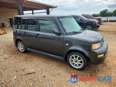 Czwarte zdjęcie samochodu z boku: 2006 TOYOTA SCION XB VIN:JTLKT324X64092371 - miniatura