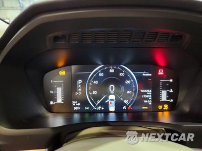 Zdjęcie 9 z 13 samochodu: 2017 VOLVO XC90 T5 VIN:YV4102KK5H1105585 - miniatura