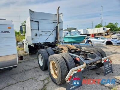 Drugie zdjęcie samochodu z przodu: 2015 VOLVO VNL SEMI TRUCK VIN:4V4NC9EH3FN916963 - miniatura