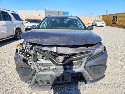 Piąte zdjęcie samochodu w środku: 2021 TOYOTA CAMRY VIN:4T1G11AK1MU617256 - miniatura