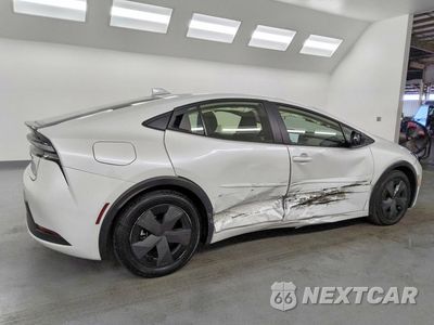 Trzecie zdjęcie samochodu z tyłu: 2025 TOYOTA PRIUS PLUG-IN HYBRID SE VIN:JTDACACU3S3049646 - miniatura
