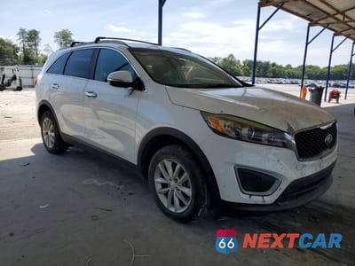 Czwarte zdjęcie samochodu z boku: 2016 KIA SORENTO LX VIN:5XYPG4A33GG017468 - miniatura