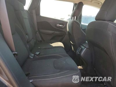 Zdjęcie 11 z 13 samochodu: 2016 JEEP CHEROKEE LATITUDE VIN:1C4PJMCB8GW306452 - miniatura