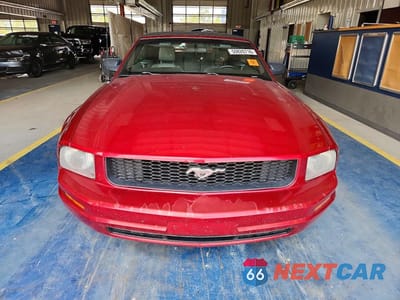 Piąte zdjęcie samochodu w środku: 2006 FORD MUSTANG V6 CONVERTIBLE VIN:1ZVFT84N065224819 - miniatura