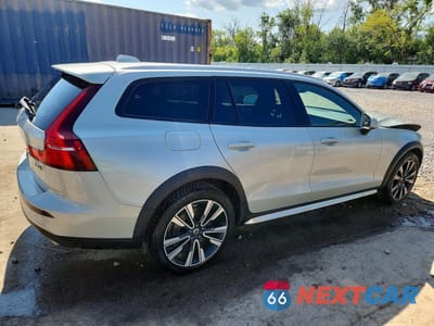 Trzecie zdjęcie samochodu z tyłu: 2020 VOLVO V60 CROSS COUNTRY T5 MOMENTUM VIN:YV4102WK8L1031078 - miniatura