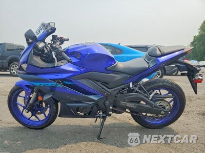Trzecie zdjęcie samochodu z tyłu: 2024 YAMAHA YZFR3 A VIN:MH3RH18Y4RK017158 - miniatura