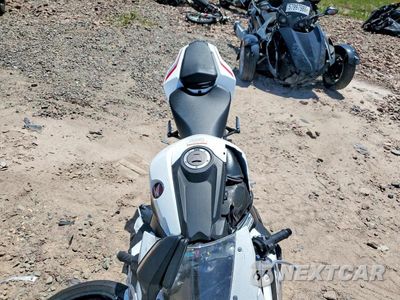 Piąte zdjęcie samochodu w środku: 2025 HONDA CBR1000 RR VIN:JH2SC7710SK800156 - miniatura