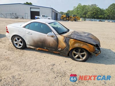 Czwarte zdjęcie samochodu z boku: 2001 MERCEDES-BENZ SLK 320 VIN:WDBKK65F11F209862 - miniatura
