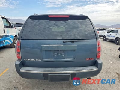 Zdjęcie 6 z 13 samochodu: 2008 GMC YUKON XL DENALI VIN:1GKFK66888J244039 - miniatura